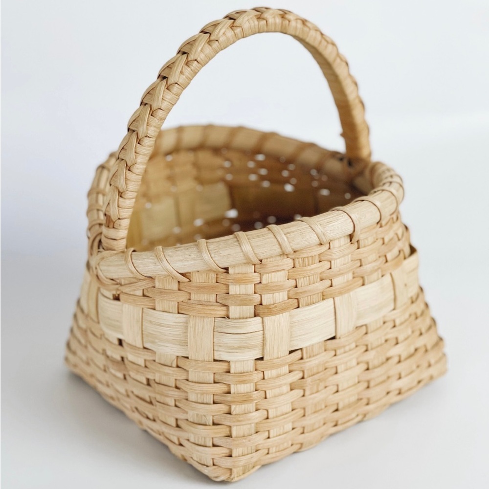 Vintage Wicker Basket w/Handle